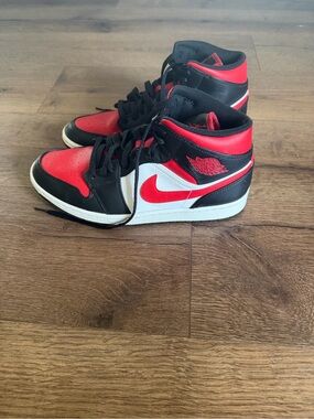 Nike Air Jordan 1 Mid "Bred Toe"